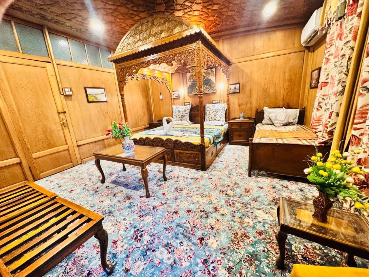 Crown Of India Group Of Houseboats 호텔 Srīnagar 외부 사진