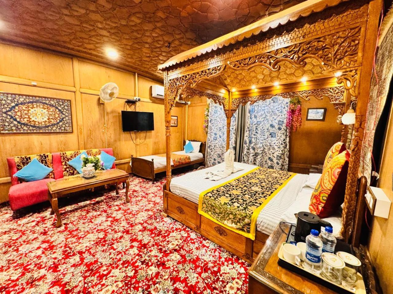 Crown Of India Group Of Houseboats 호텔 Srīnagar 외부 사진